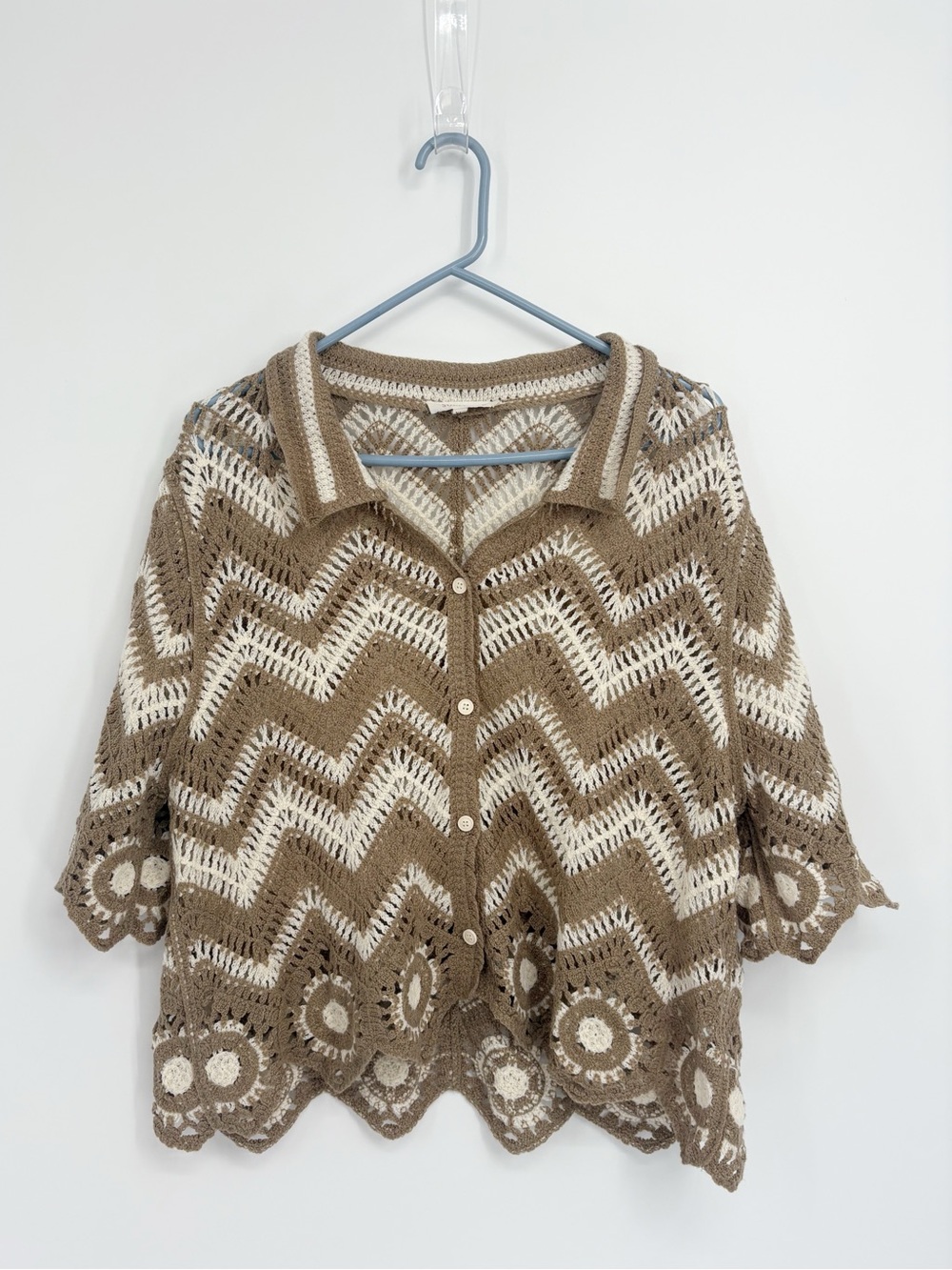 Solitaire Crochet Chevron Button-Up Top - Beige & Cream